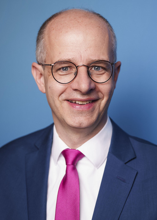 Portrait: Michael Brand, Parlamentarischer Staatssekretär bei der Bundesministerin für Bildung, Familie, Senioren, Frauen und Jugend, Berlin